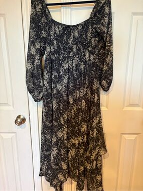 Lizard Thicket Porter St. Navy Floral Long Sleeve Midi Dress